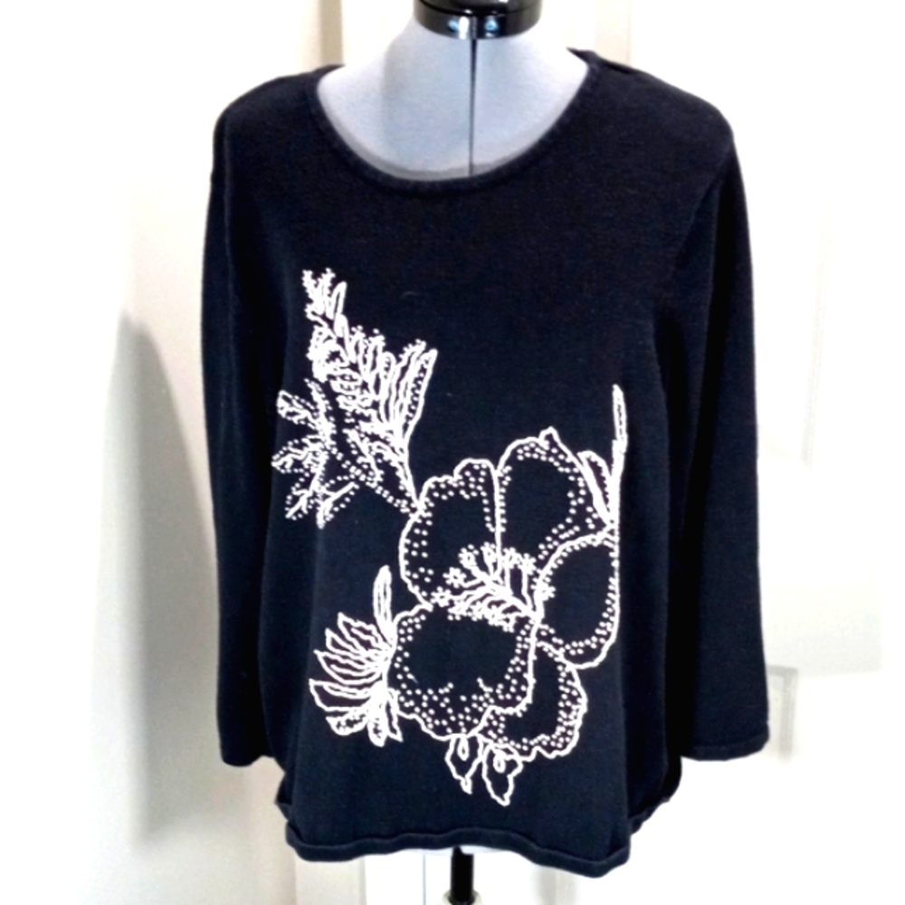 Womens  Black/ pearl beeding flowered Sweater Sz XLG